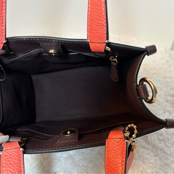 Giftable Coach Dempsey Tote 22 In Signature Canvas With Heart And Star Print - Picture 11 of 15